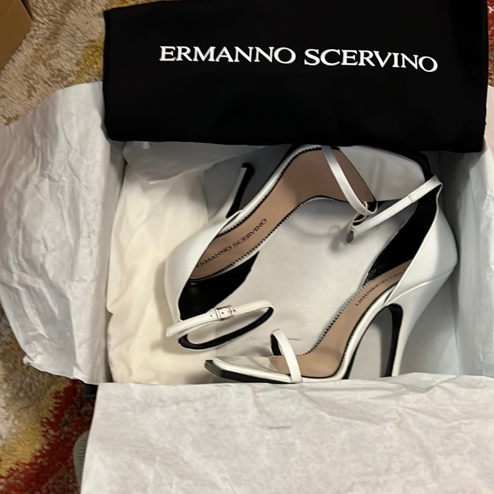 Ermanno Scervino - size 9 Heeled Sandals brand new never worn